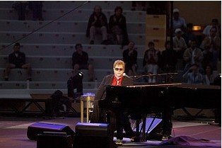 Elton John World News: Elton John performed in Bayonne (France) on May 28, 2004